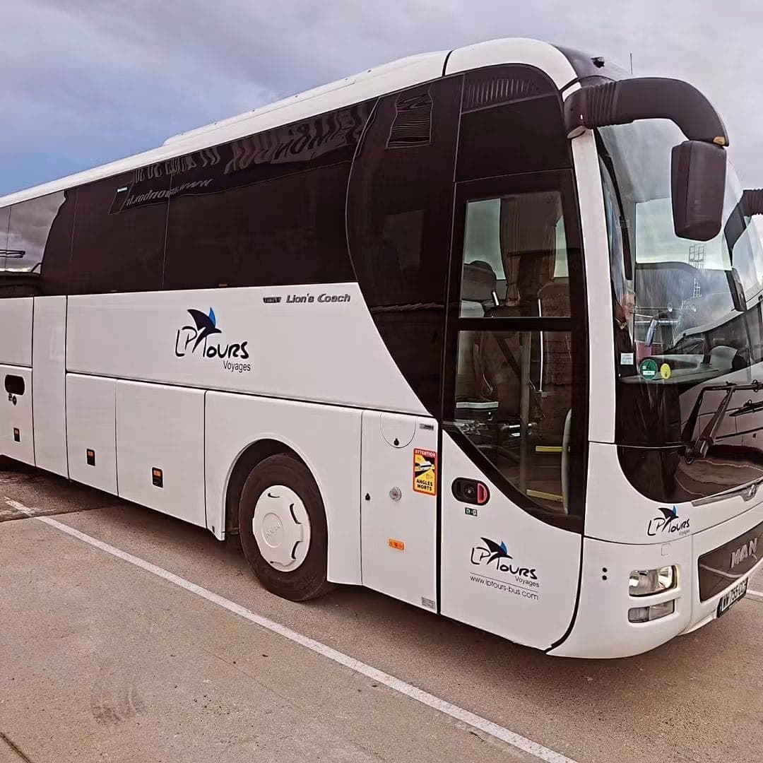 M.A.N Lions Coach — WW-755-CC